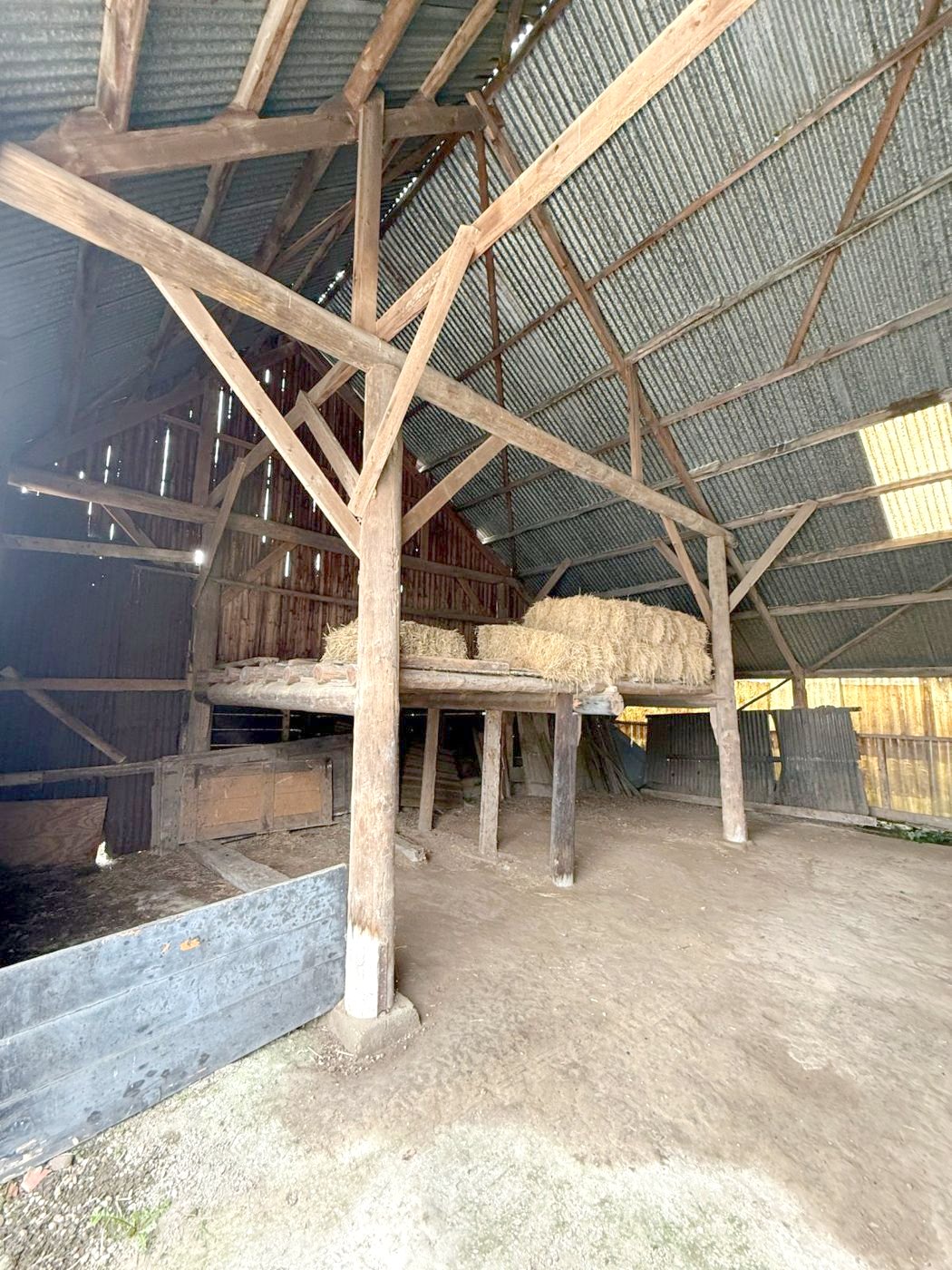 Kapconstructie van de kapschuur, lopend renovatieproject